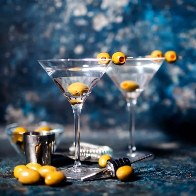 Dry Martini Recipe: How to Make the Classic Cocktail