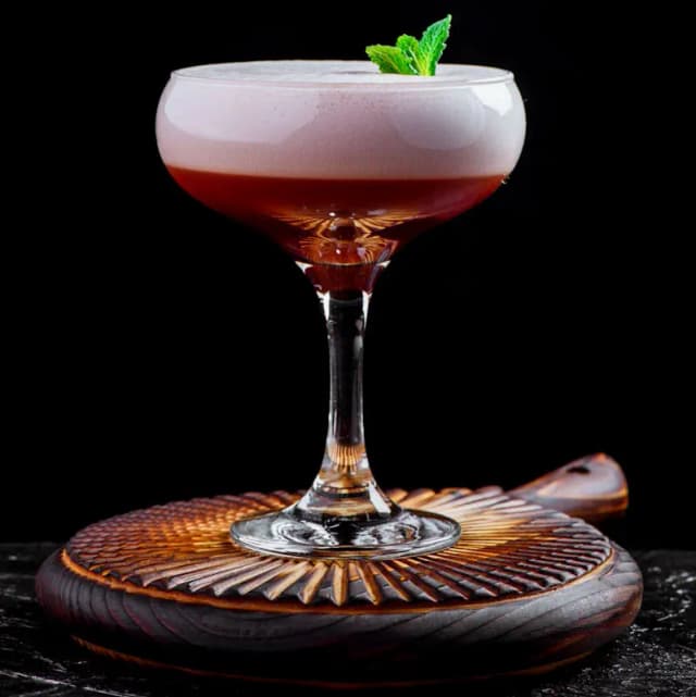 Pink Lady Cocktail Recipe: Elegant & Classic with a Frothy Finish