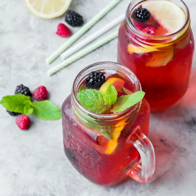 Berrylicious Refreshment: Blackberry Mojito Magic