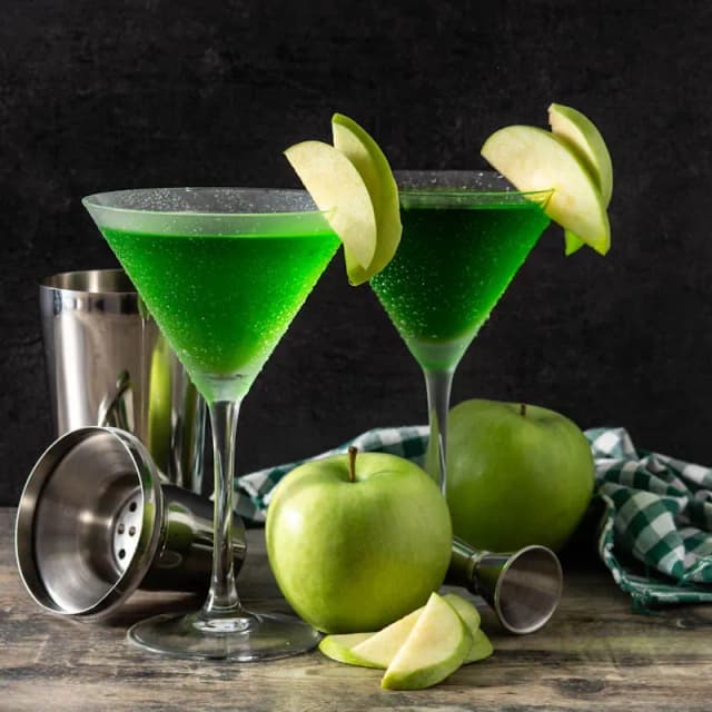 Apple Martini | Vodka Cocktails | Refreshing & Fruity Drinks